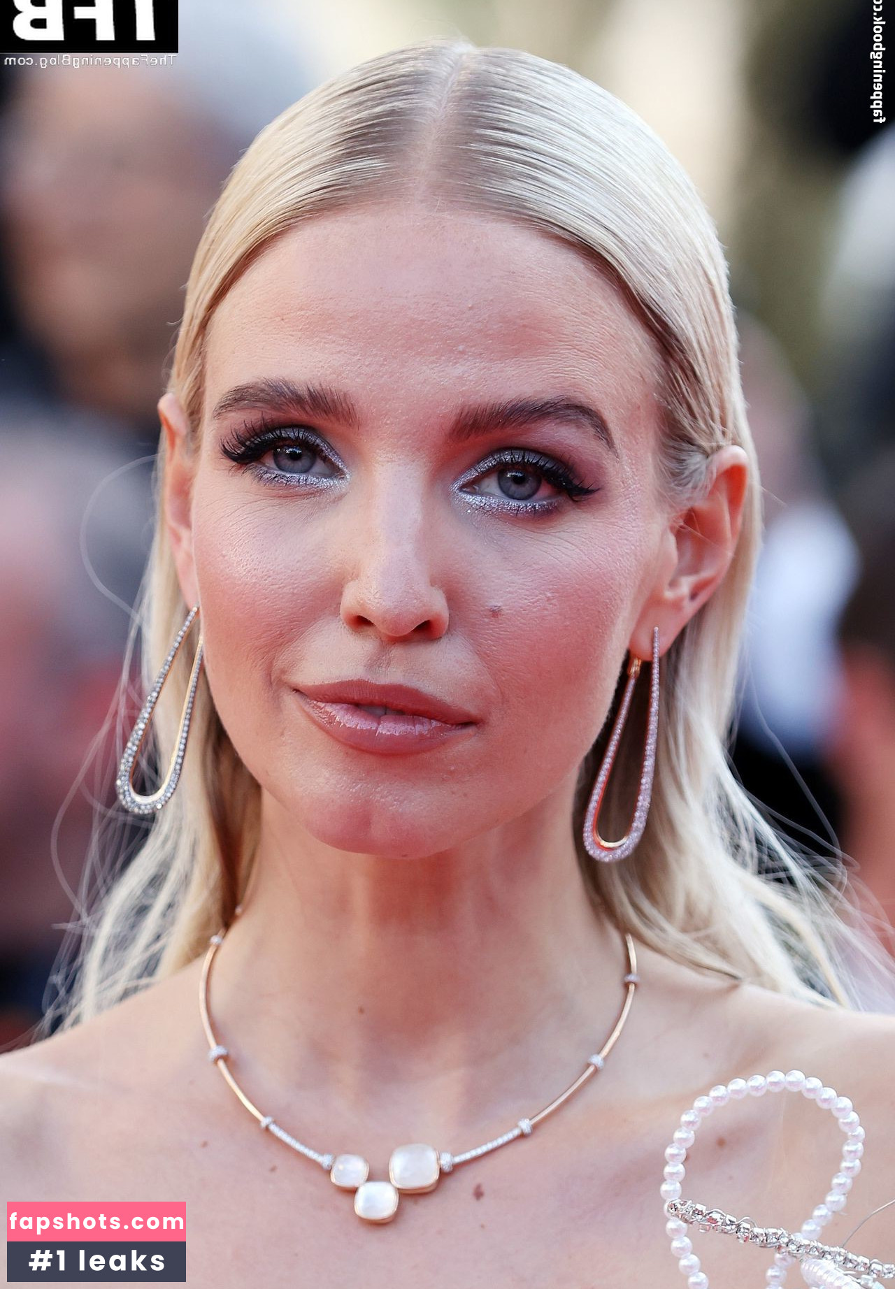 Leonie Hanne gallery photo #203