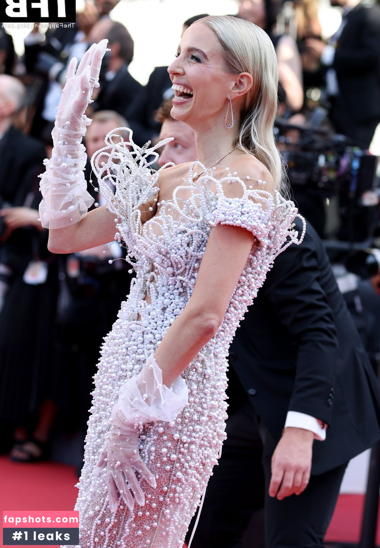 Leonie Hanne gallery photo #208