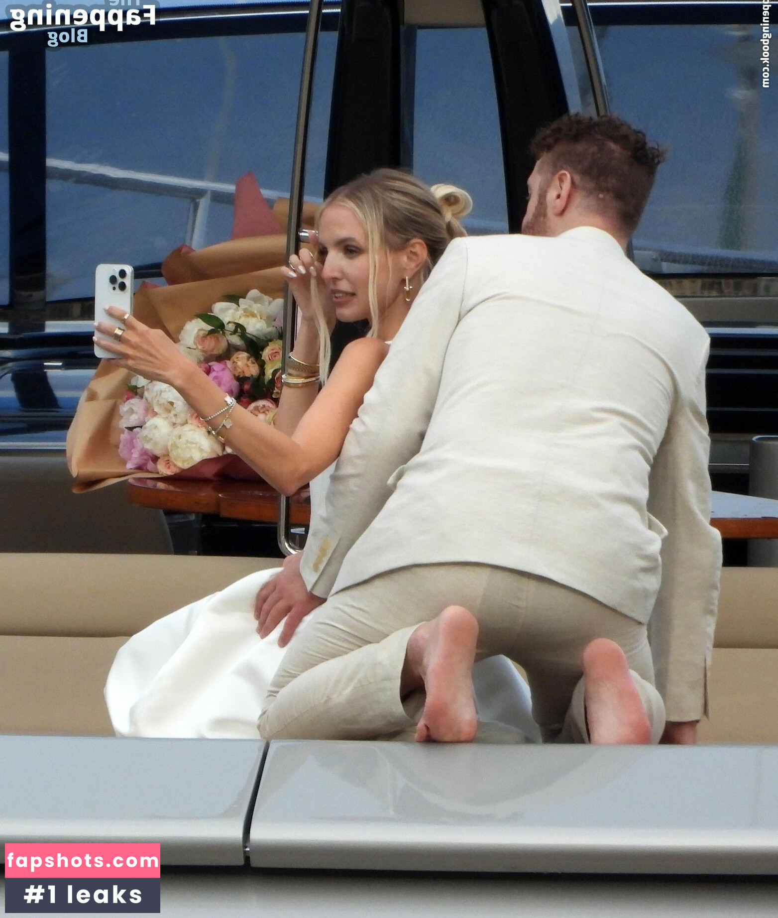 Leonie Hanne gallery photo #4