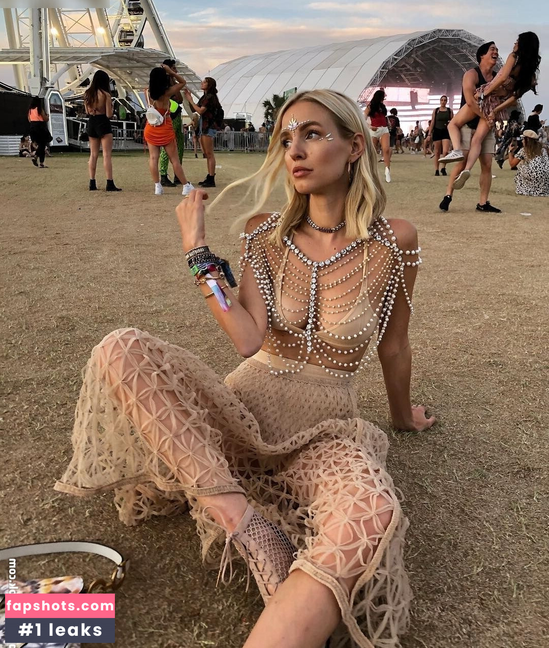 Leonie Hanne nude babe gallery