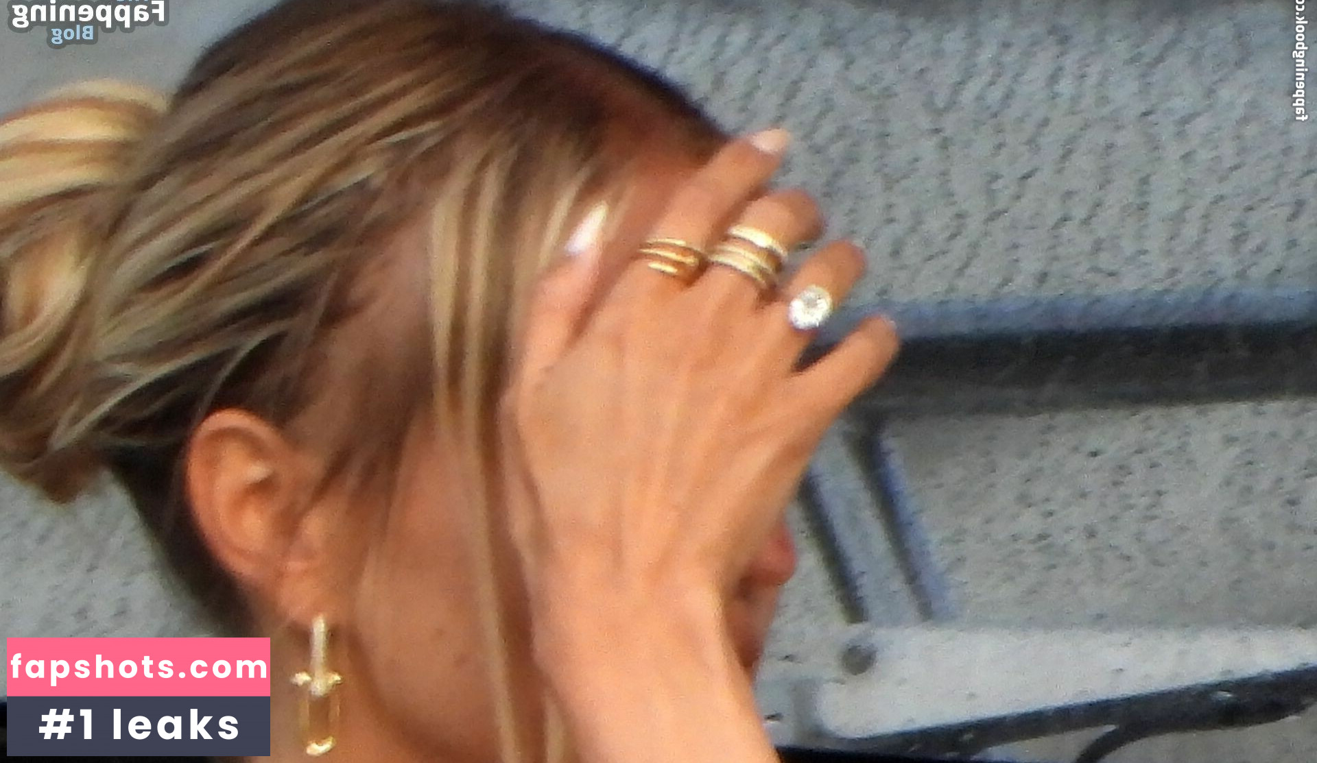 Leonie Hanne gallery photo #7