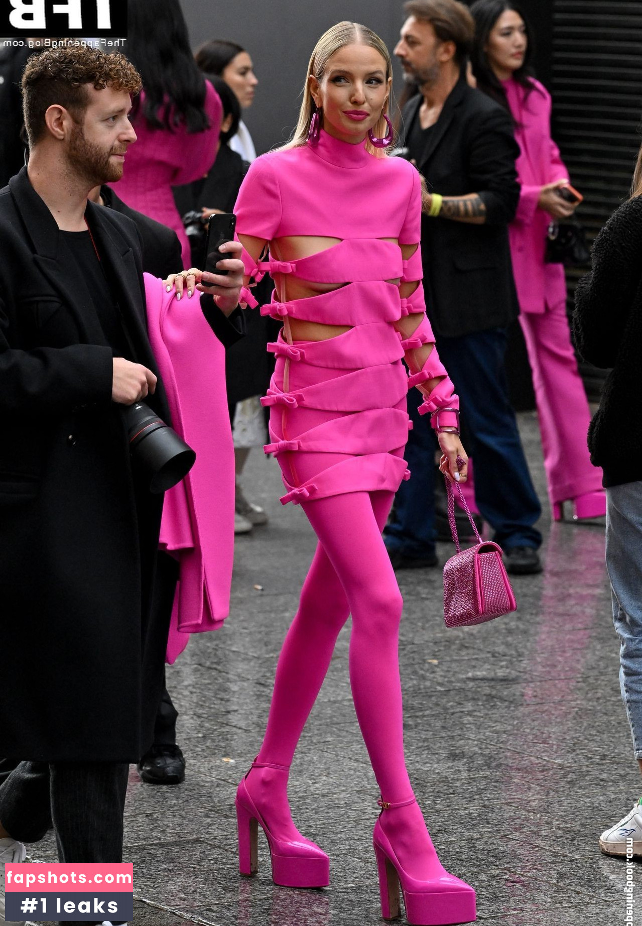 Leonie Hanne gallery photo #77