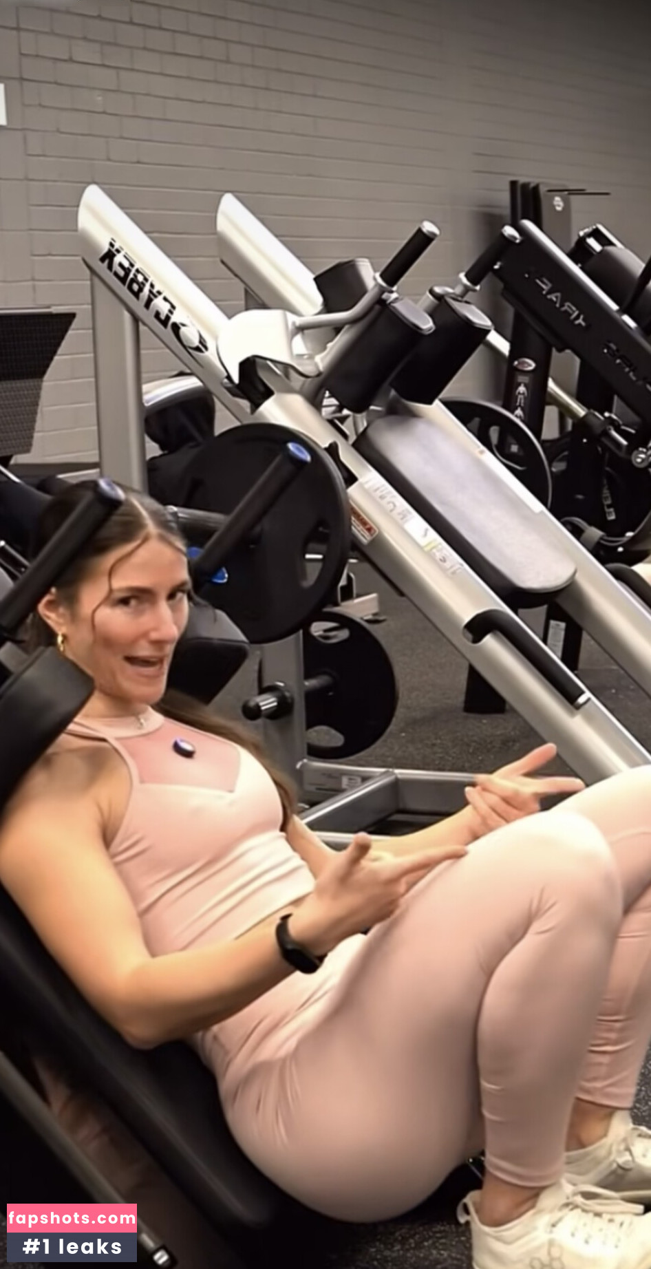 Leonie Kommoss gallery photo #20