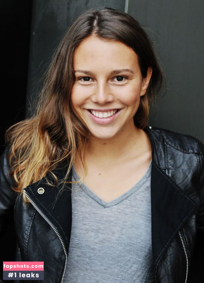 Leonie Tepe gallery photo #2