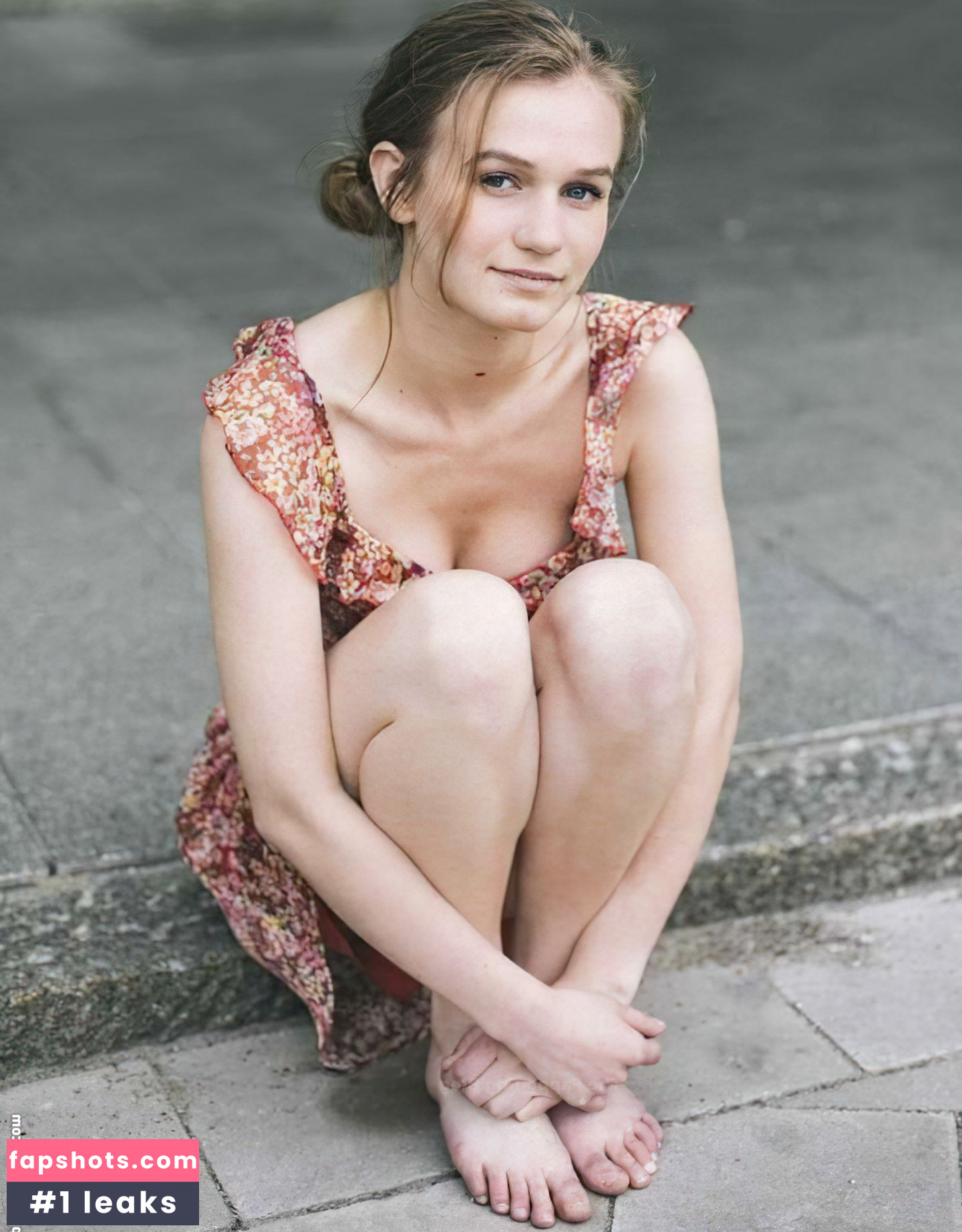 Leonie Wesselow nude babe gallery