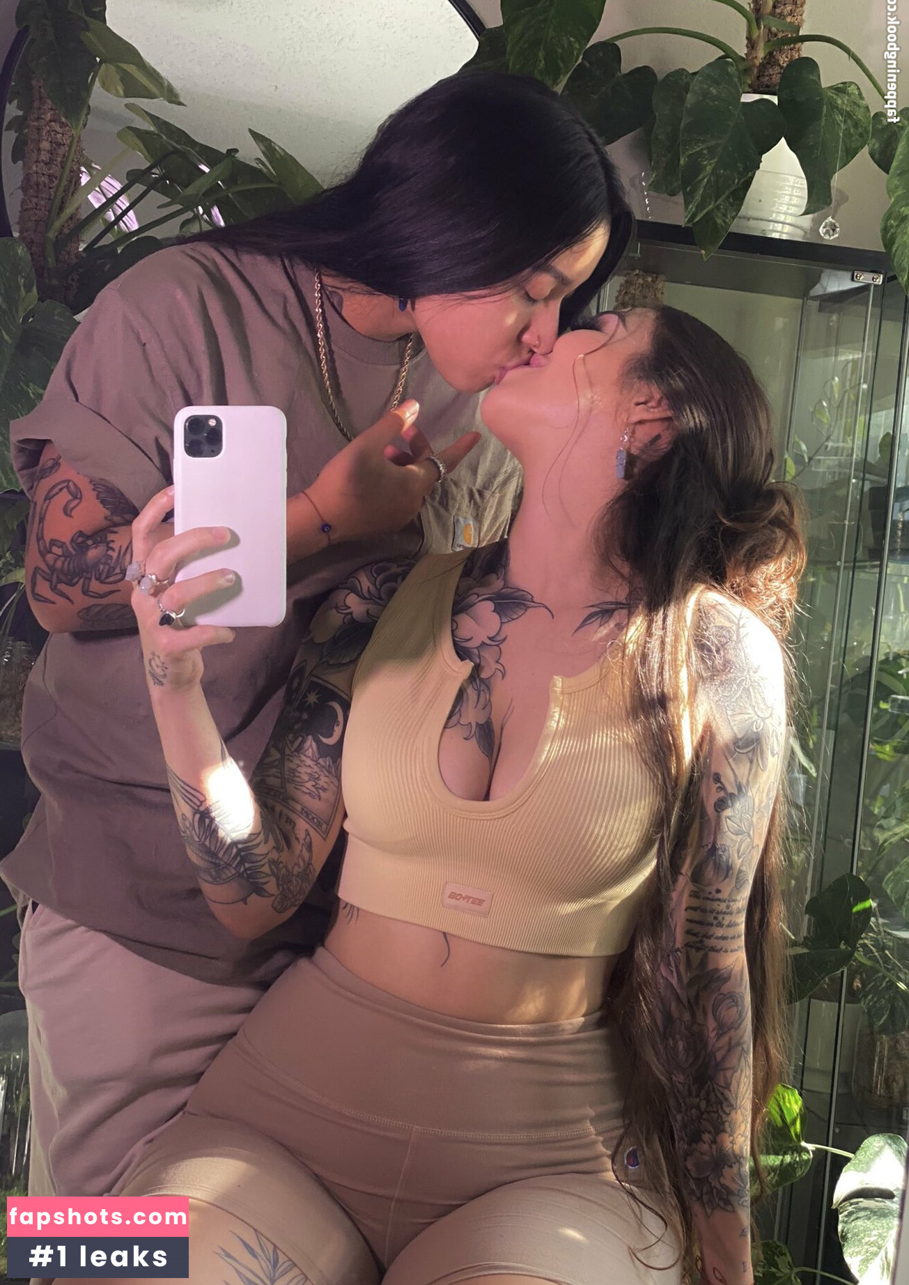 _Leovenus gallery photo #25