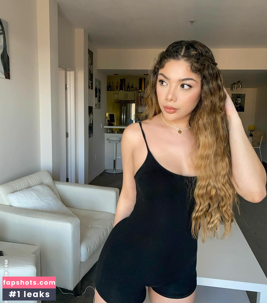 leshlieguerrero gallery photo #2