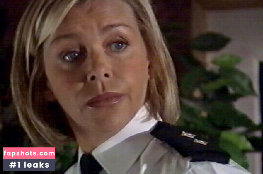 Leslie Ash nude babe gallery