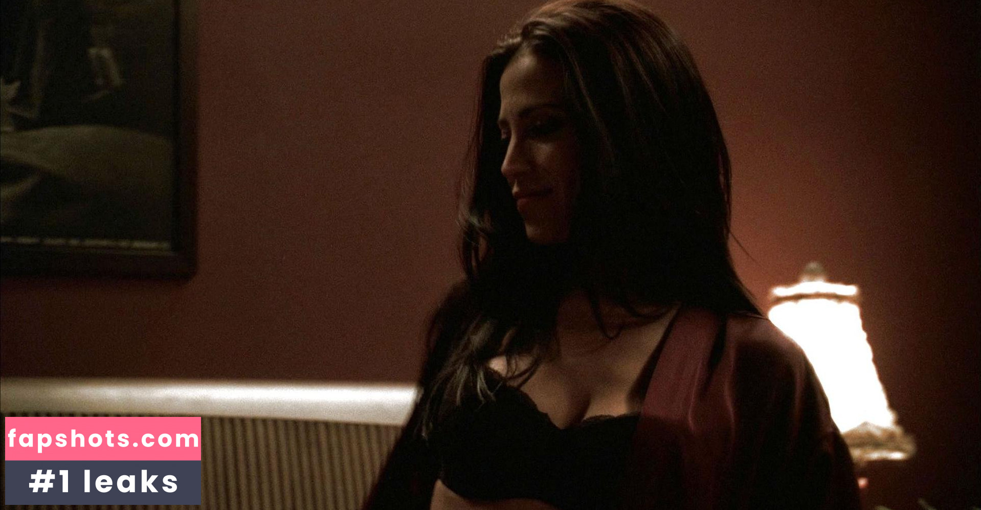 Leslie Bega gallery photo #32