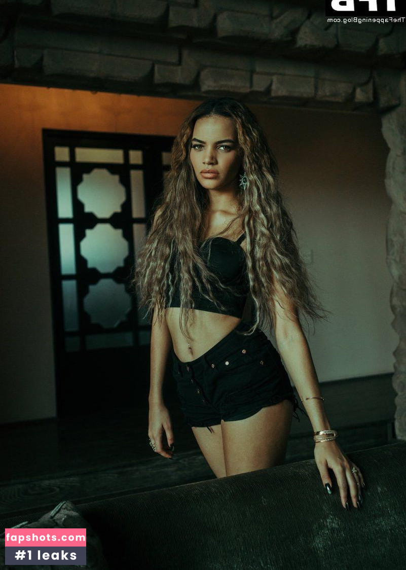 Leslie Grace gallery photo #7
