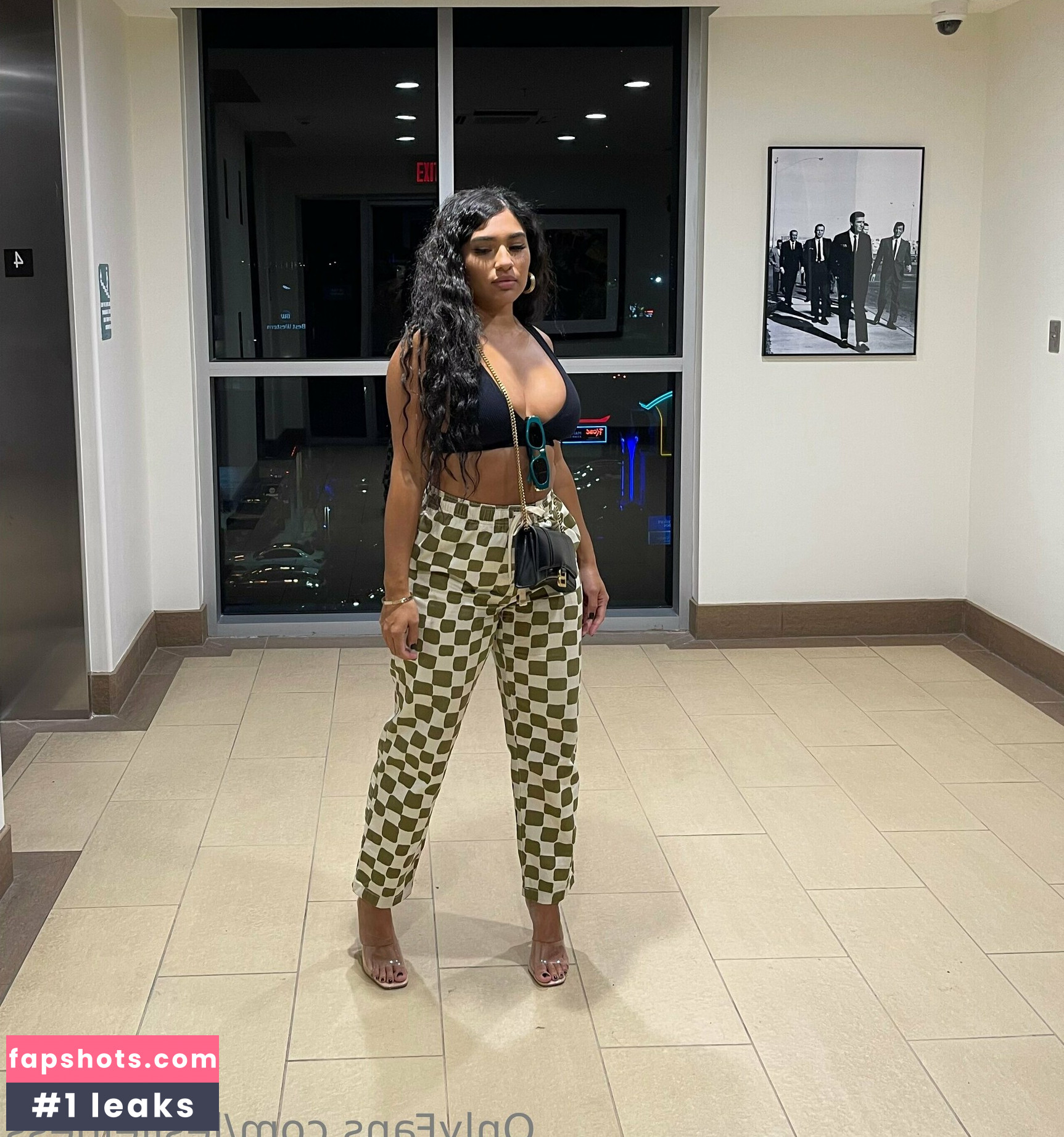 Leslie Ines gallery photo #2