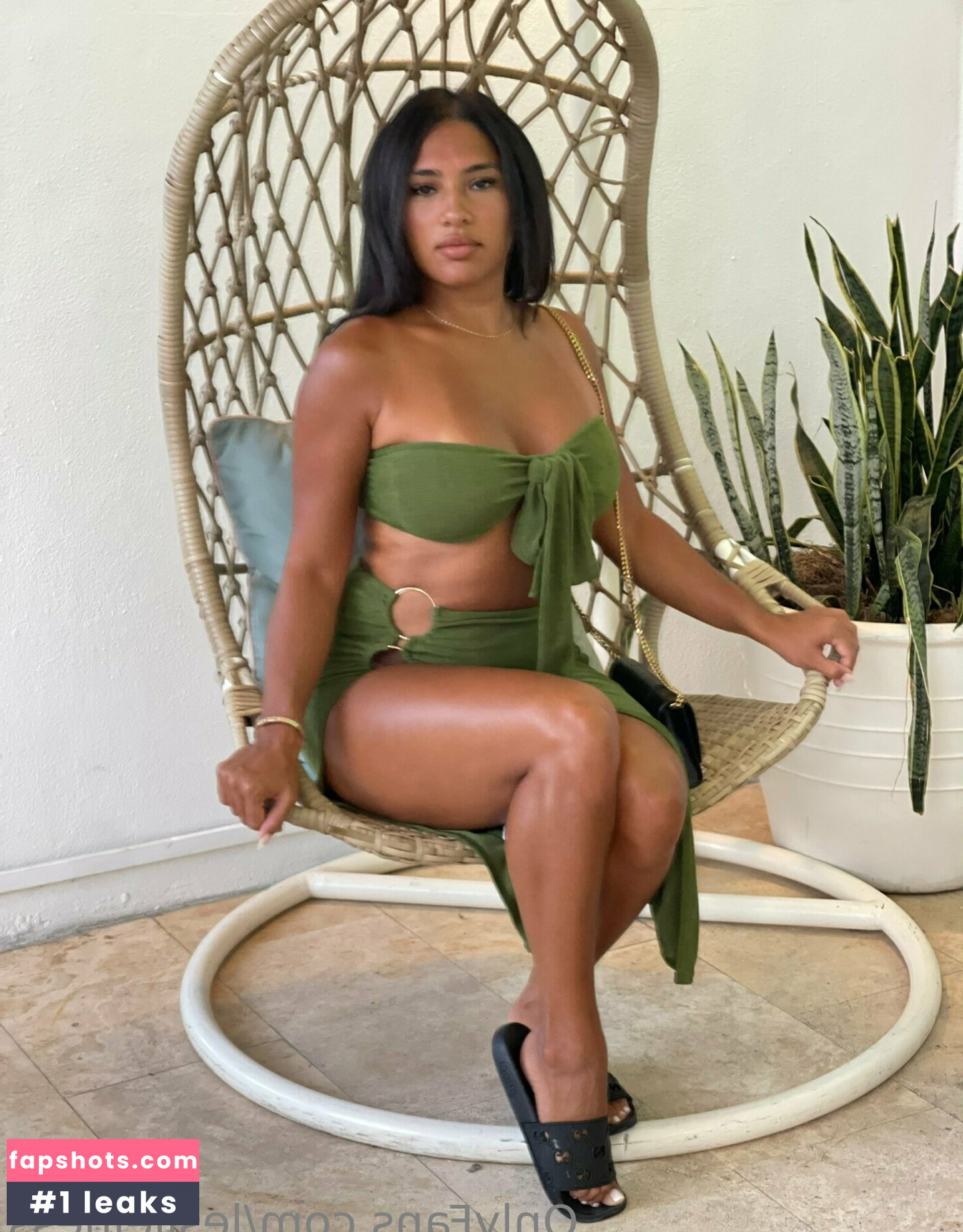 Leslie Ines gallery photo #4