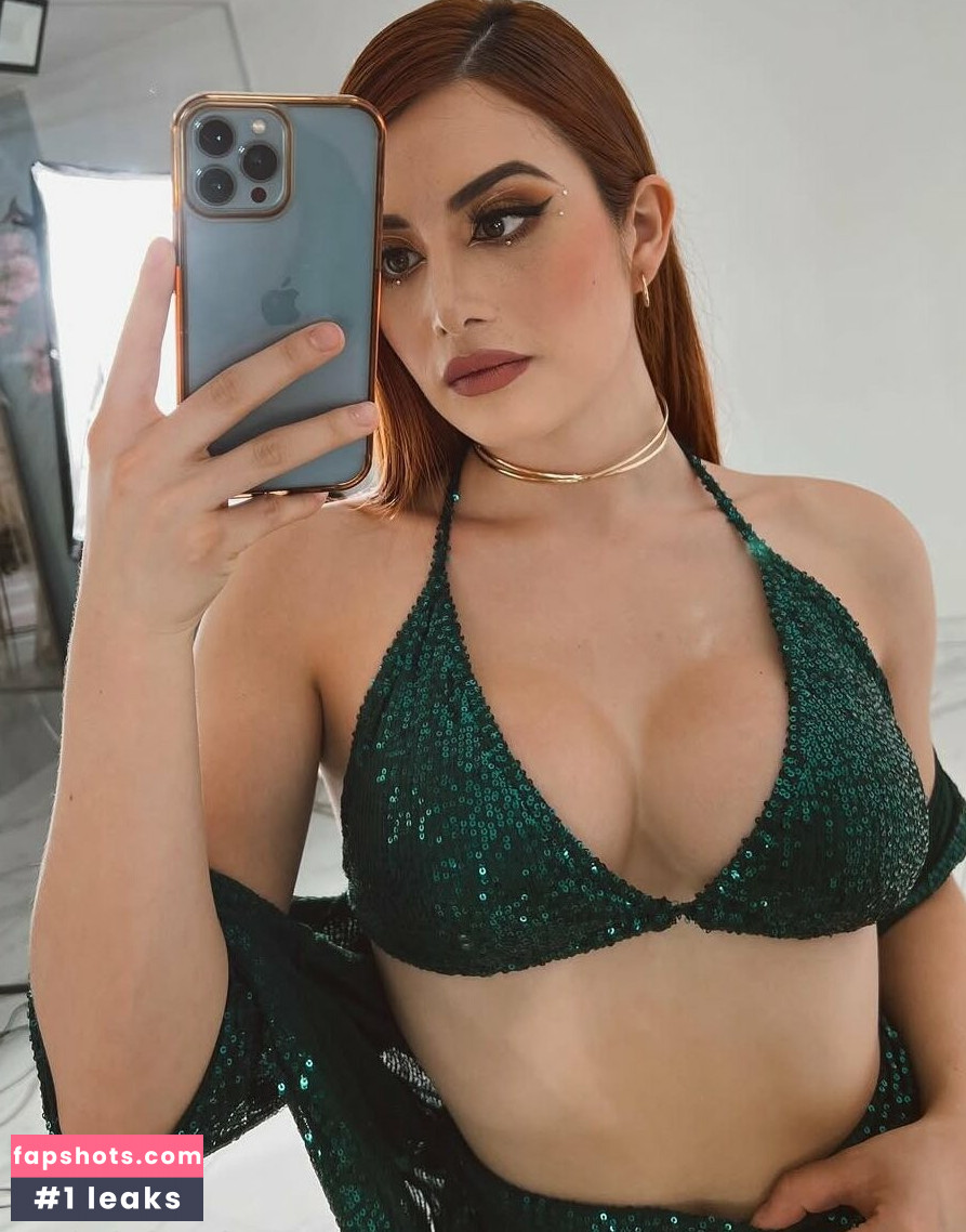 Leslie Pecas gallery photo #17