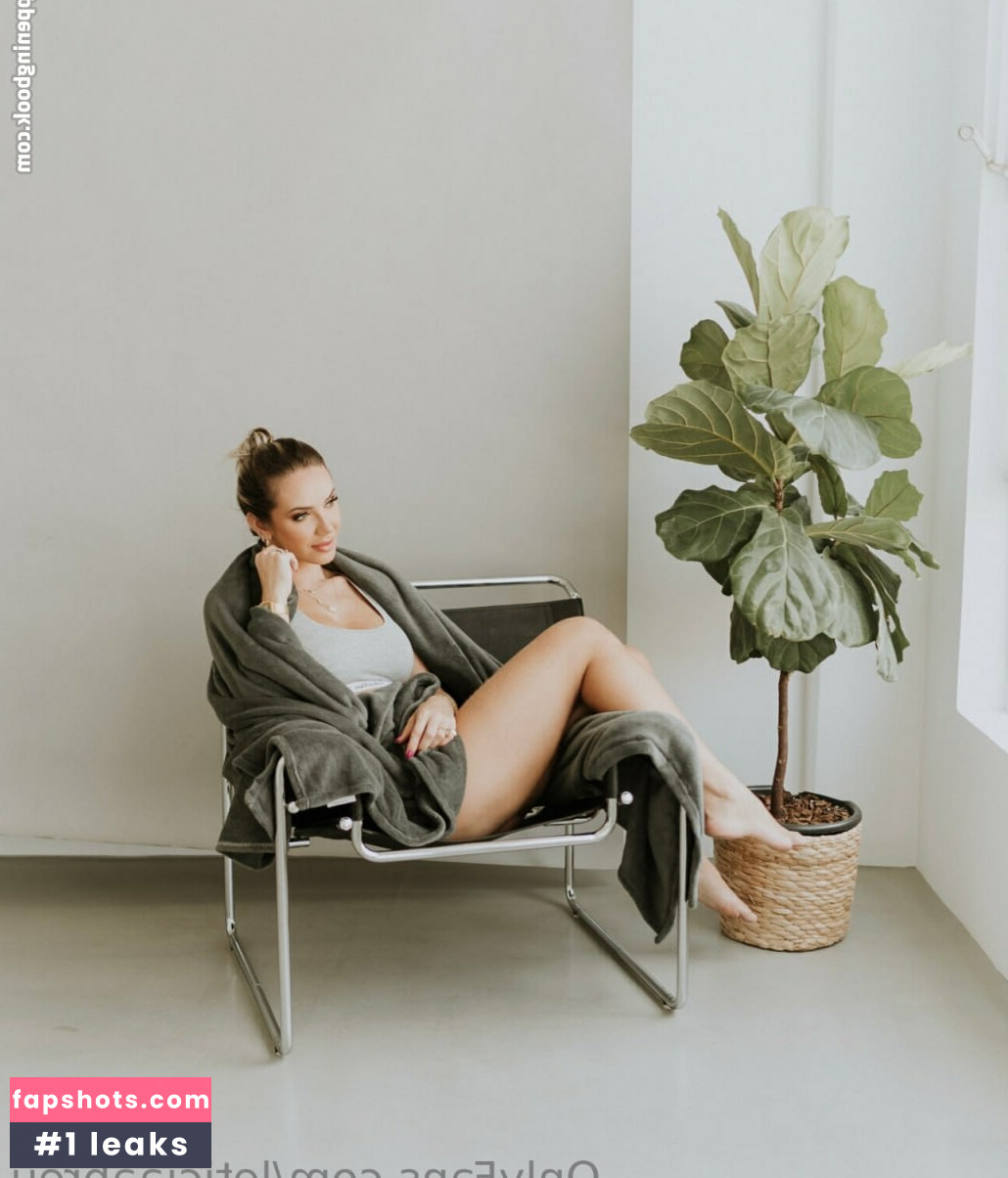 Leticia Abreu gallery photo #22