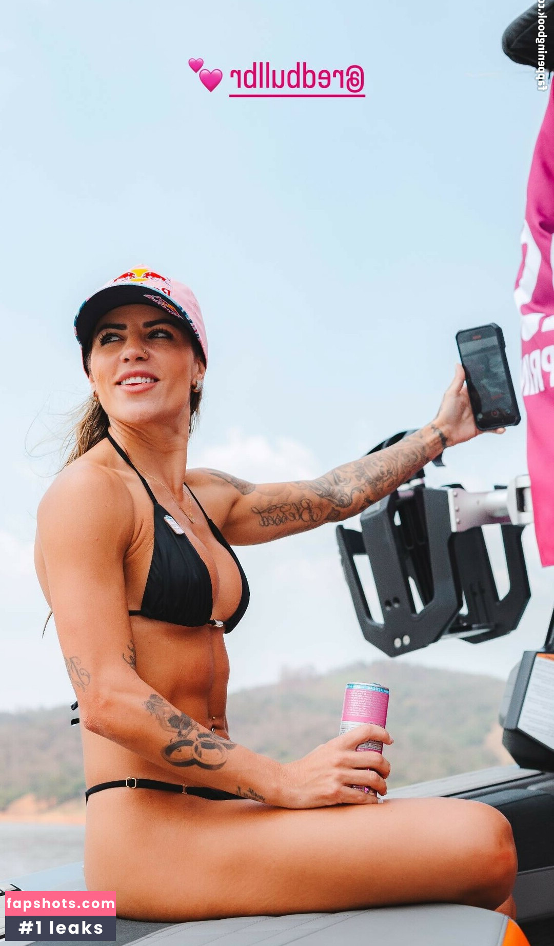 Leticia Bufoni gallery photo #35