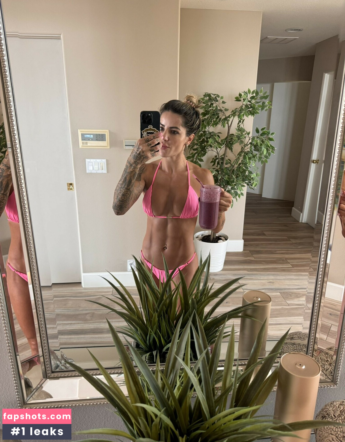 Leticia Bufoni gallery photo #37