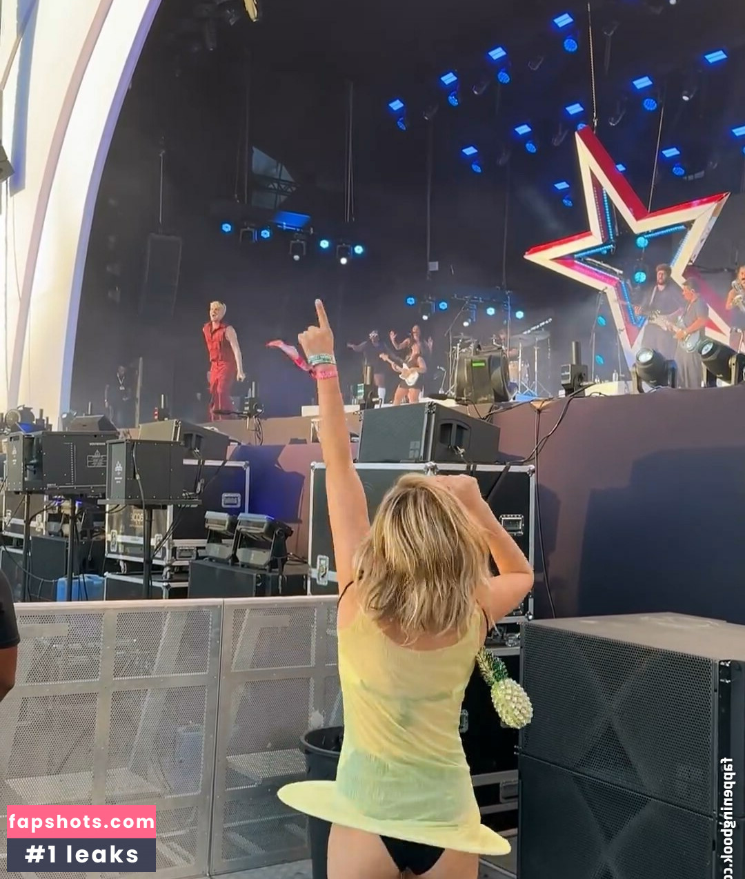 Leticia Colin gallery photo #15