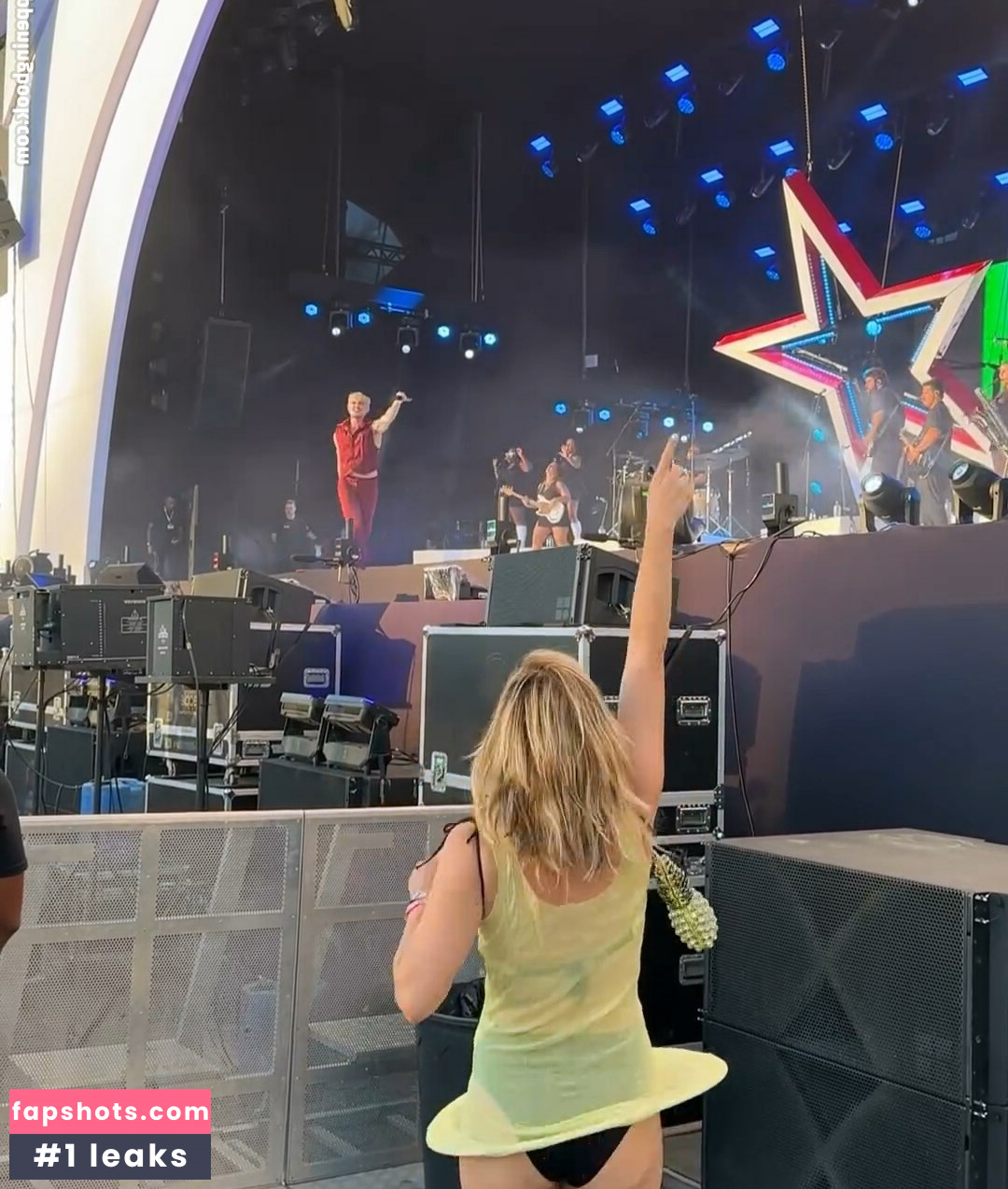 Leticia Colin gallery photo #9