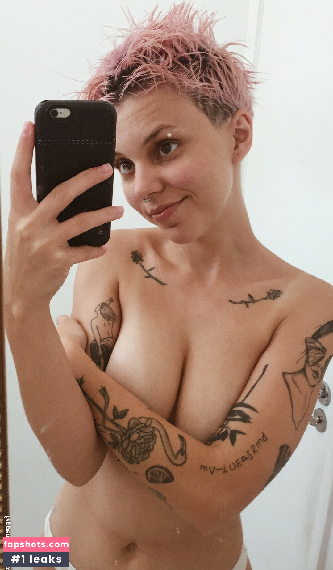 Leticia Marques gallery photo #10