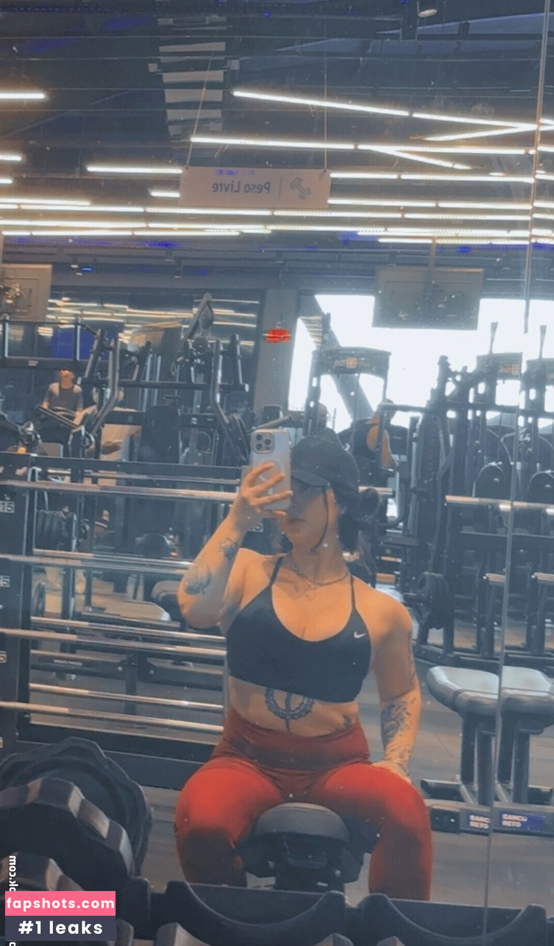 Leticia Motta gallery photo #17