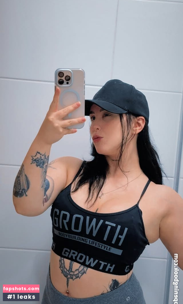 Leticia Motta gallery photo #7