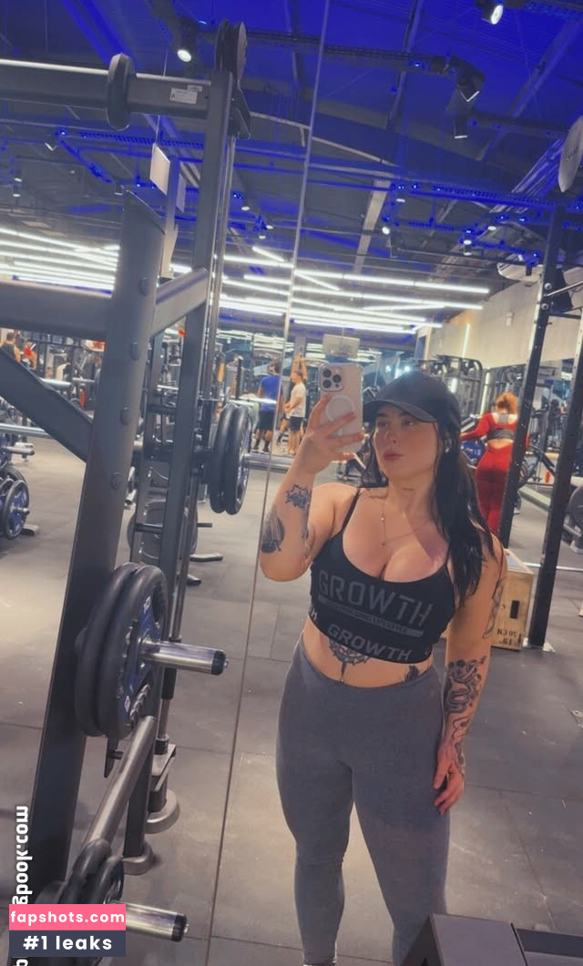 Leticia Motta gallery photo #8