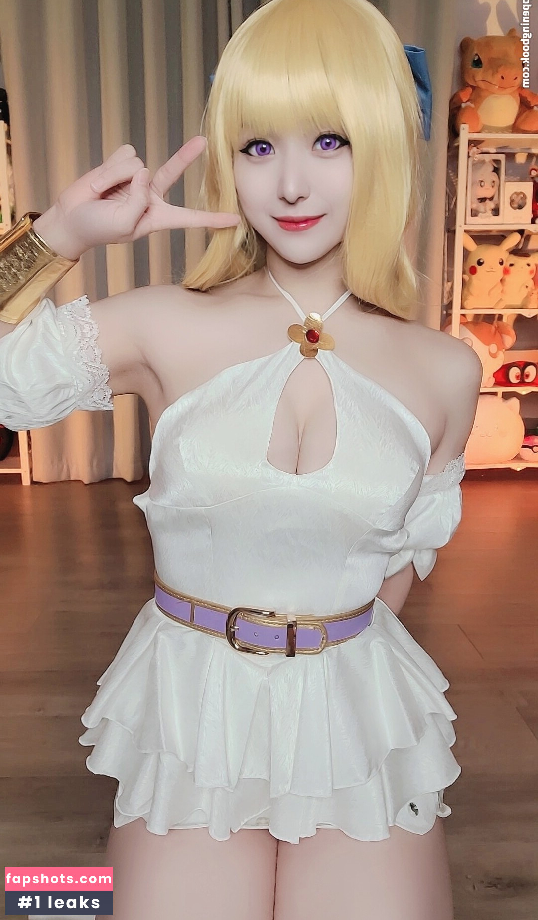 Lewd Cosplayer gallery photo #11