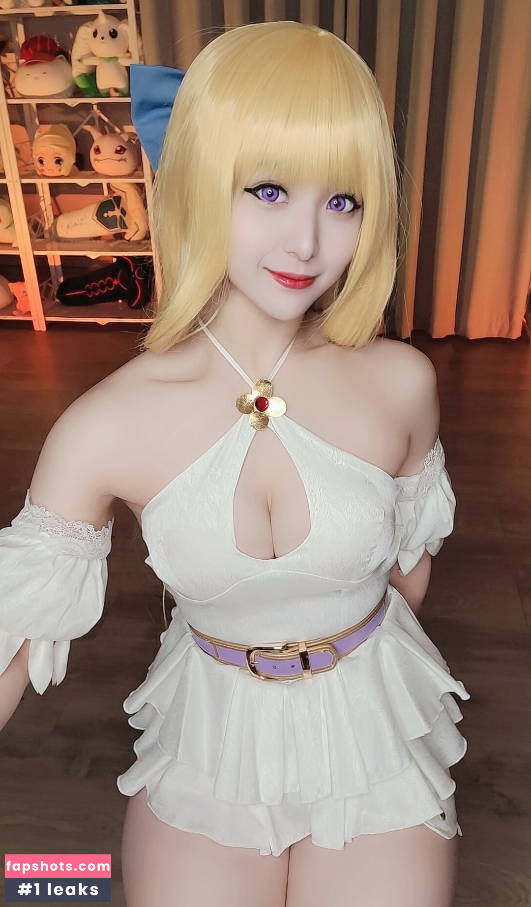 Lewd Cosplayer gallery photo #12