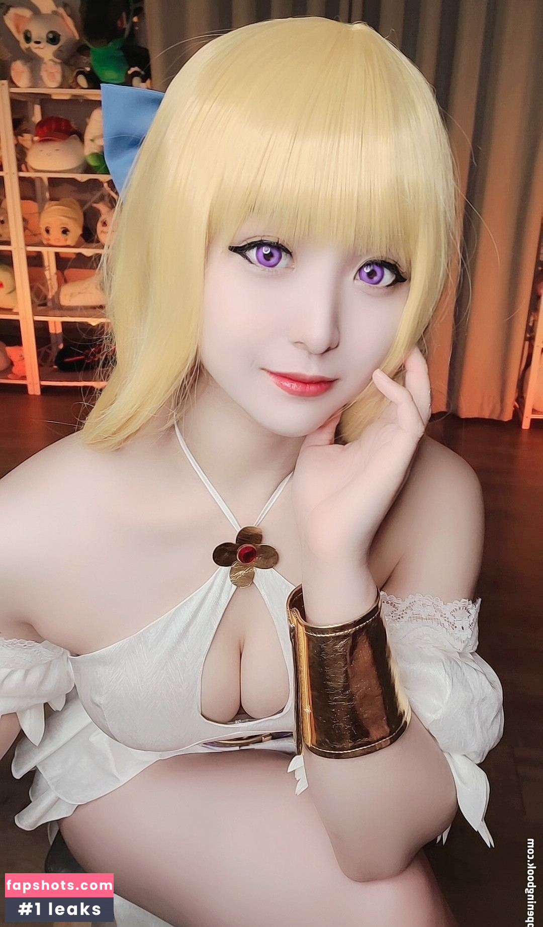 Lewd Cosplayer gallery photo #18