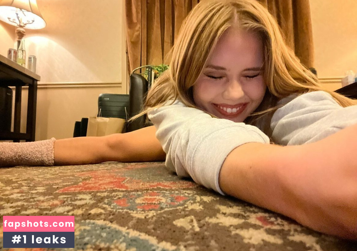 Lexee Smith gallery photo #147