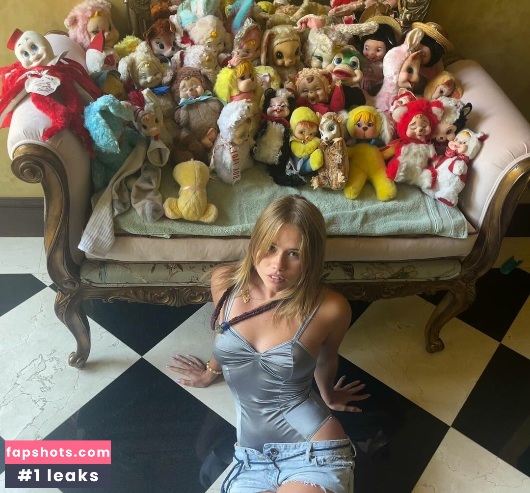 Lexee Smith gallery photo #156