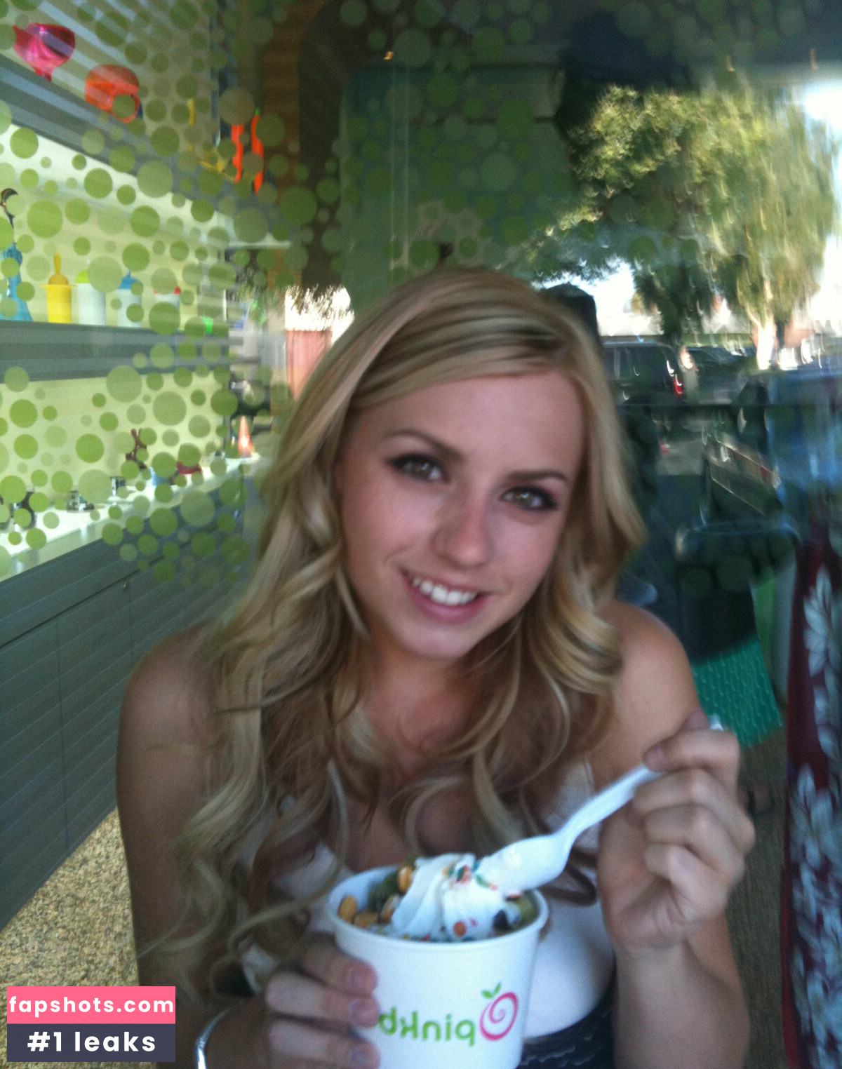 Lexi Belle gallery photo #21