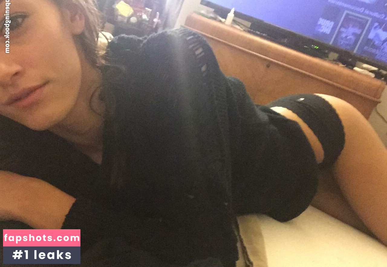 Lexi Cummins nude babe gallery