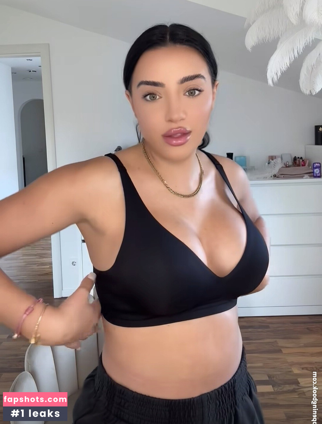 Leyla Lahouar gallery photo #3