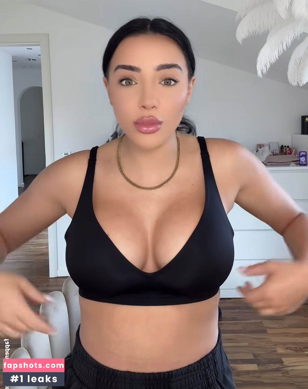 Leyla Lahouar gallery photo #6