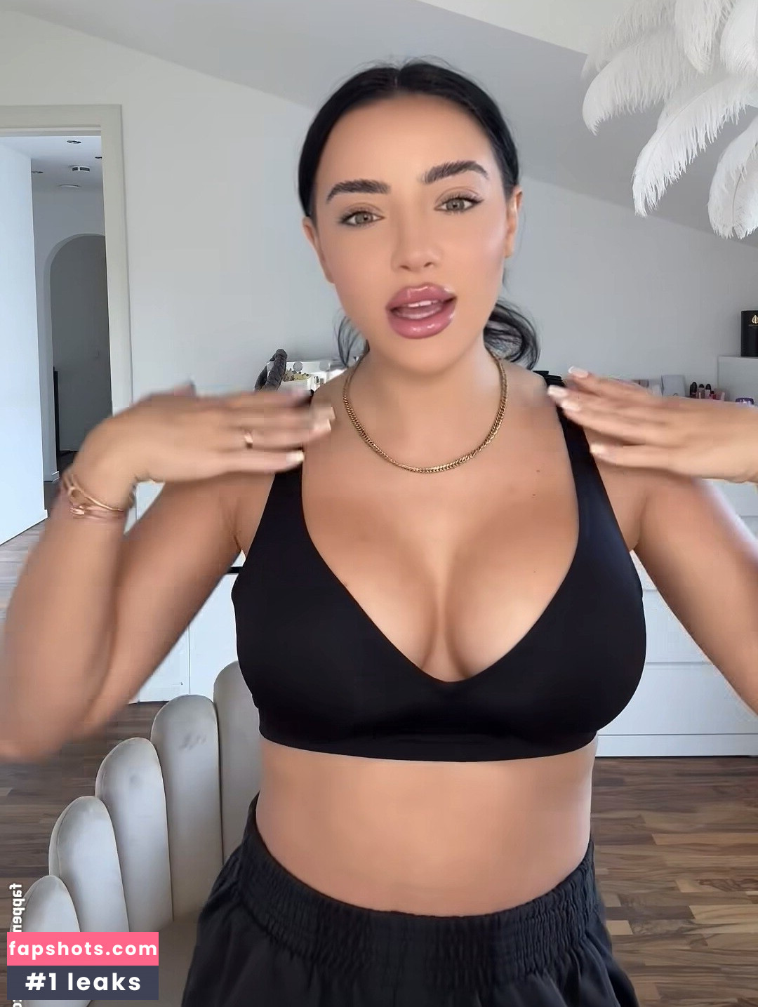 Leyla Lahouar gallery photo #7