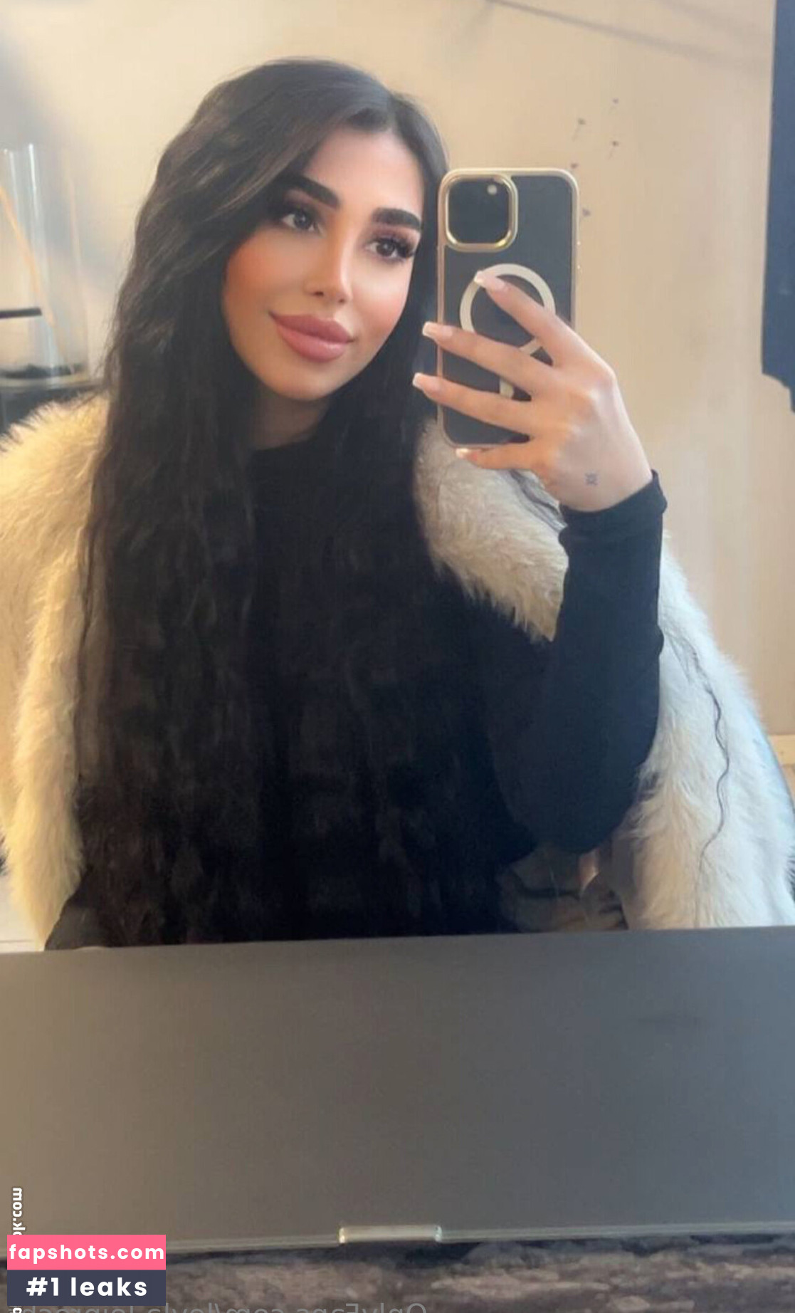 Leyla Leiprecht nude babe gallery