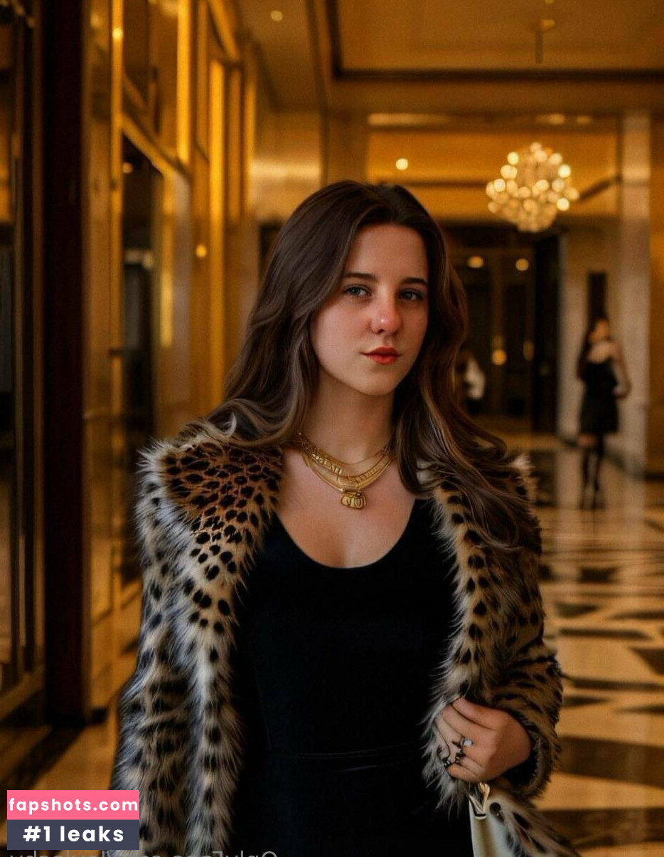 leylashy gallery photo #3