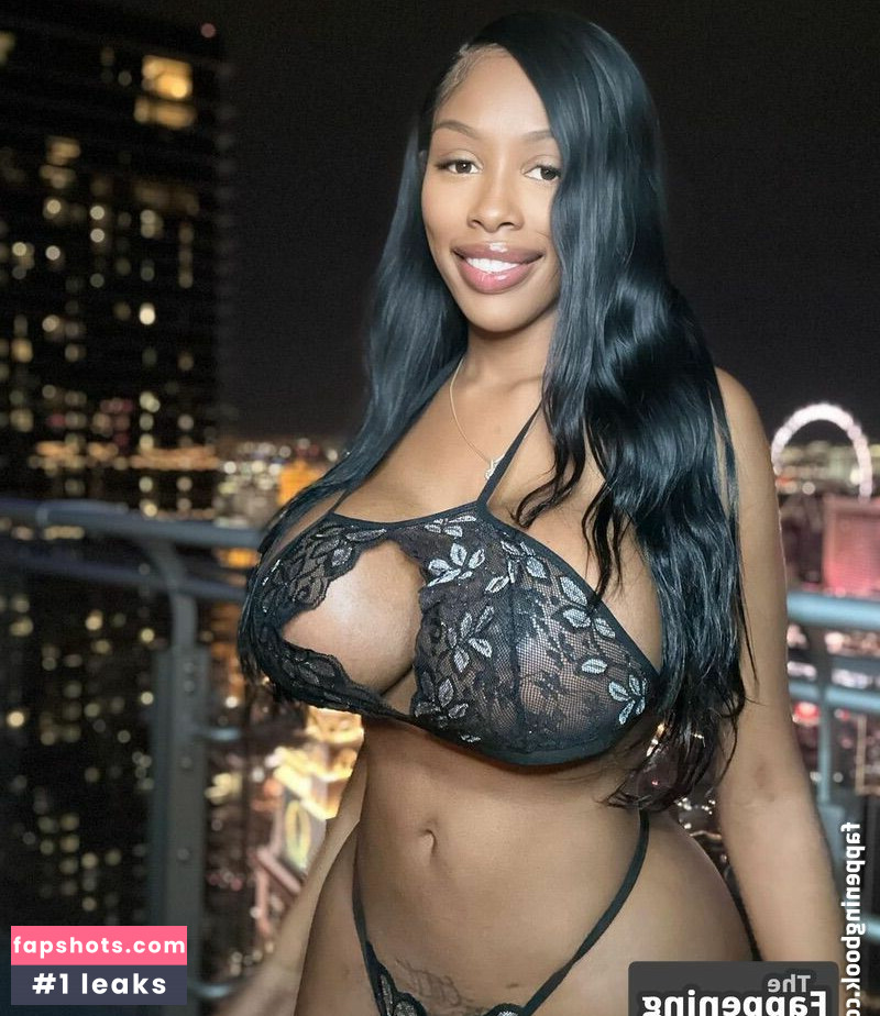 Lia Lovely gallery photo #18