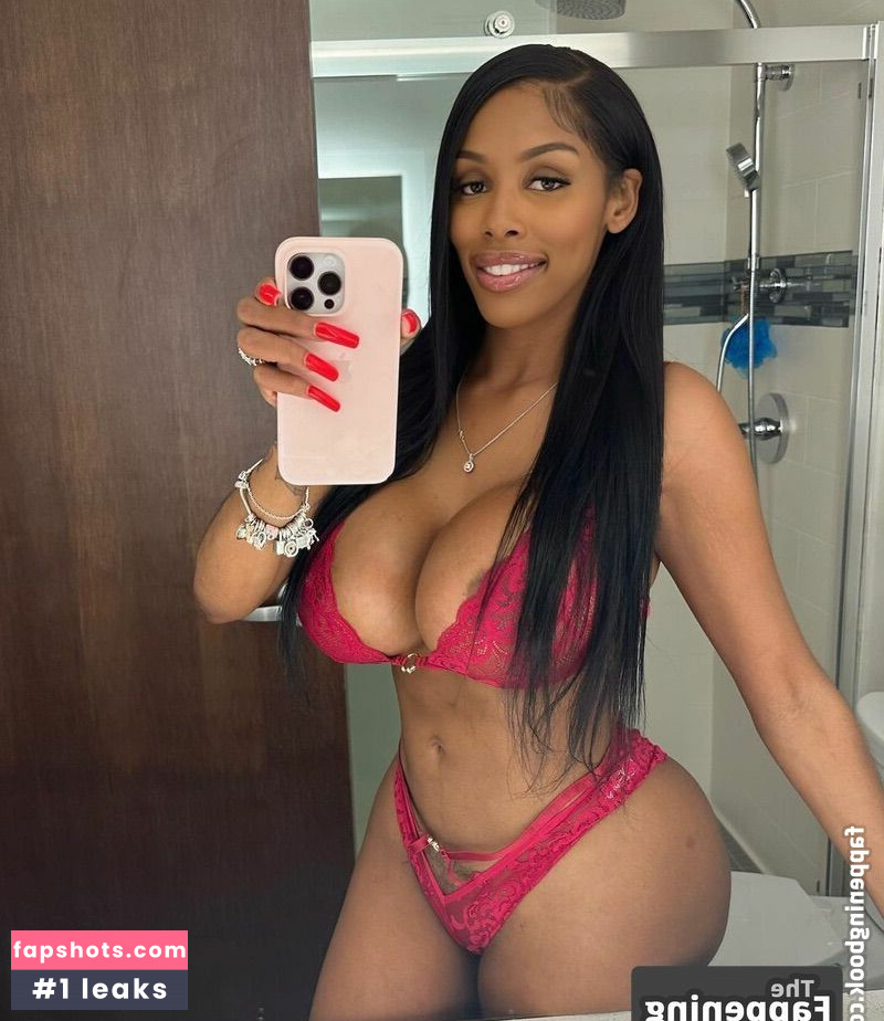 Lia Lovely gallery photo #29