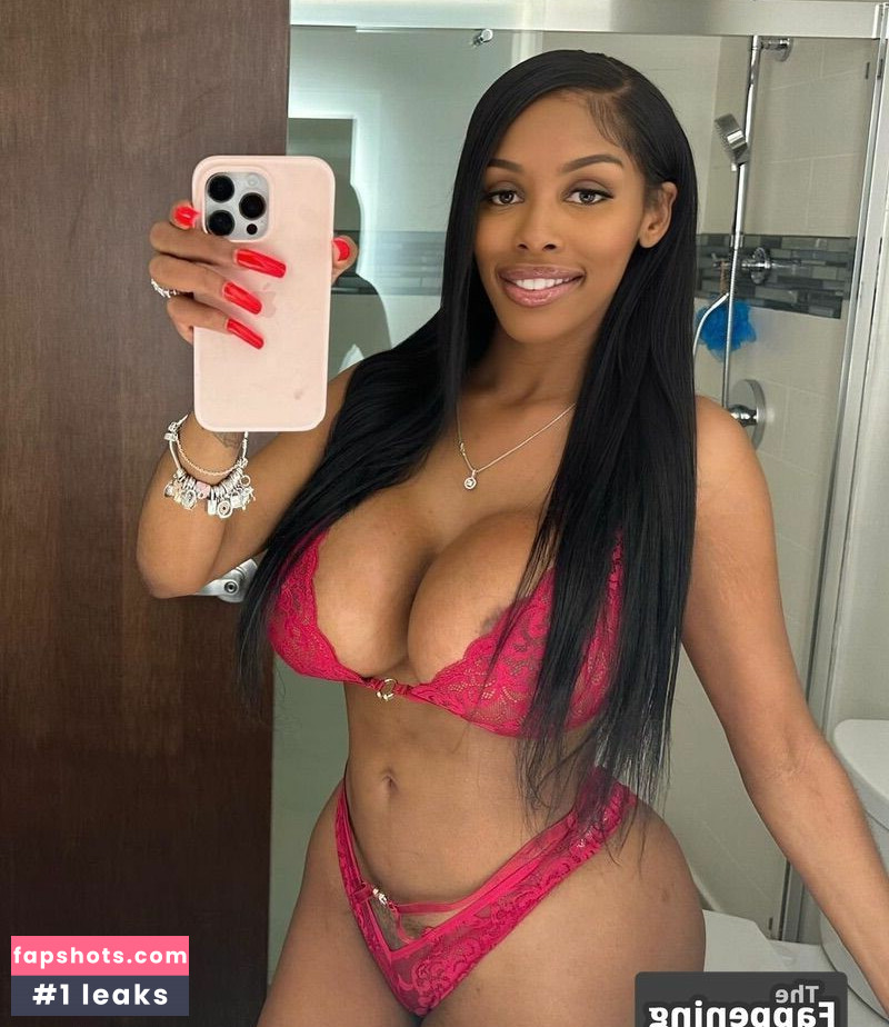 Lia Lovely gallery photo #7