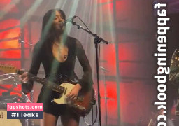 Lia Metcalfe gallery photo #4