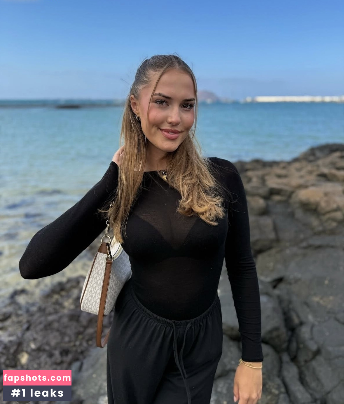 Lia Roul gallery photo #2