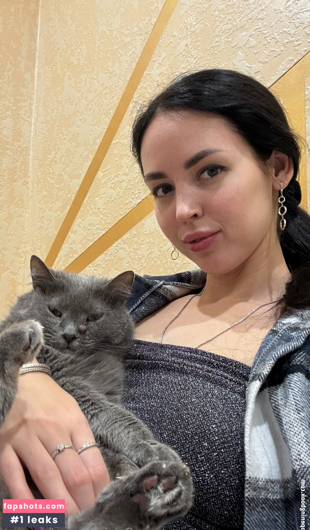 lia_verse gallery photo #2