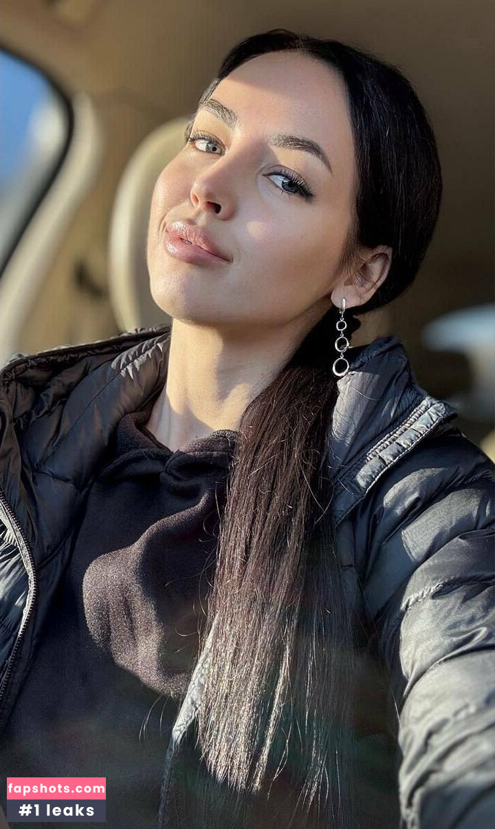 lia_verse gallery photo #15