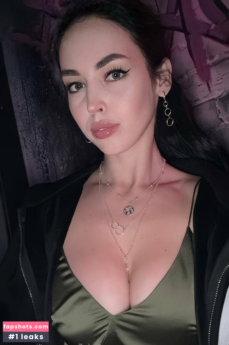 lia_verse gallery photo #17