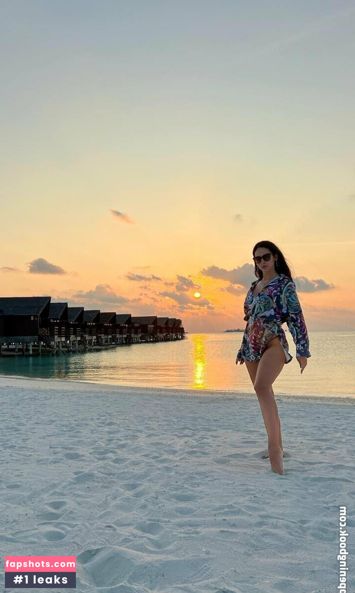 lia_verse gallery photo #21