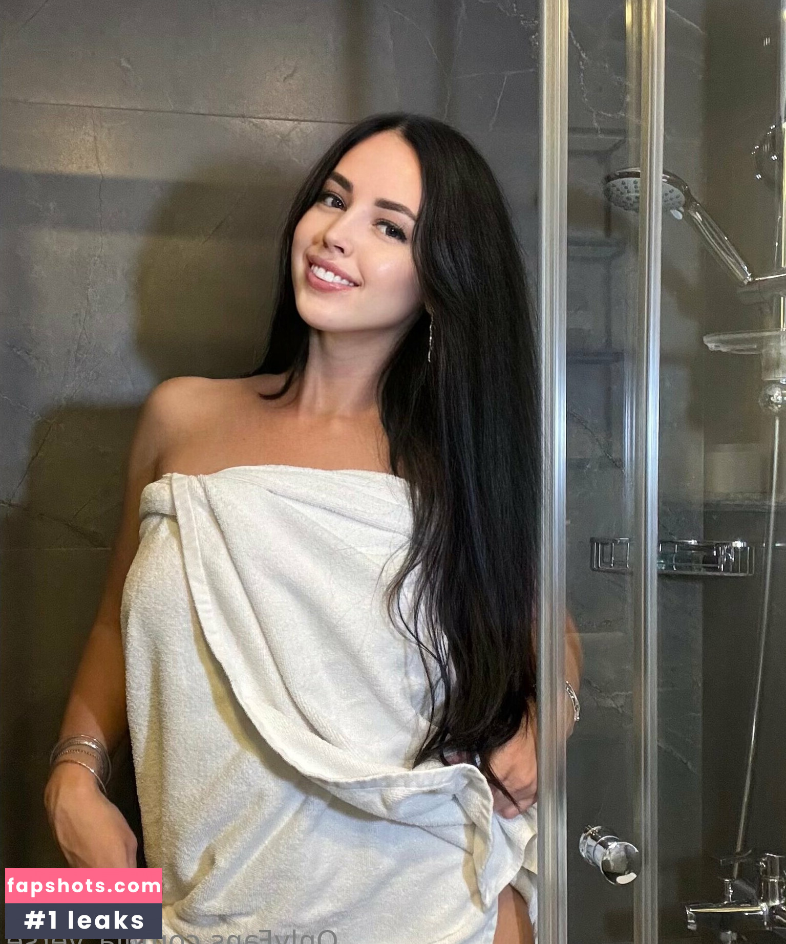 lia_verse gallery photo #4