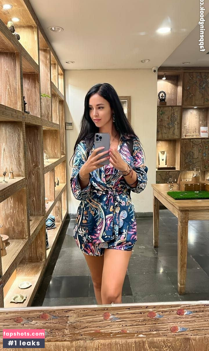 lia_verse gallery photo #10