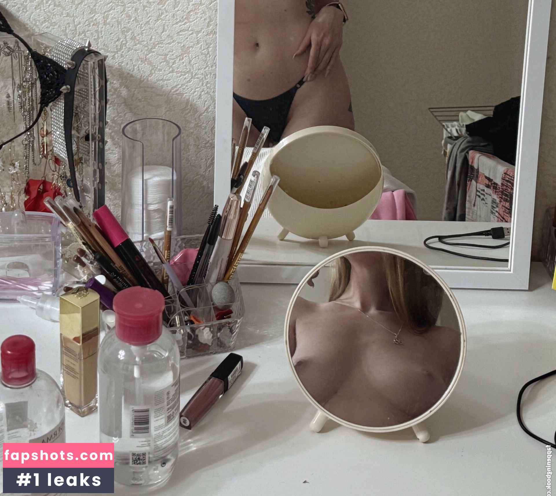 Liana_Fox gallery photo #23